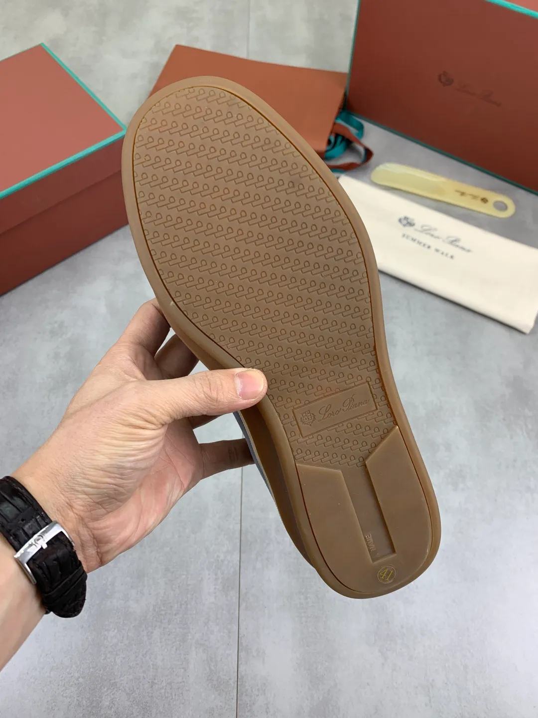Men's men's shoes 💰P580 New model 💰 The latest casual shoes Loro Piana 💯 Top grade 💯 Buy the original copy 💯 Founded the existing Loro Piana company on April 24, 1924. It is the sixth generation of family operation, providing the best quality products to customers who are discerning about taste and quality. Imported original fly woven fabric with cowhide fabric, plain calfskin lining, hand-stitched thread with cowhide feet, original packaging, high-end outsole, size: 38-45 (customized for 46), 8️⃣ colors available